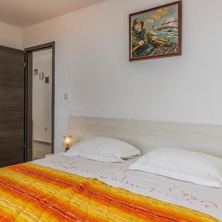 Lovely Apartment In Mali Losinj With Kitchen Exteriér fotografie