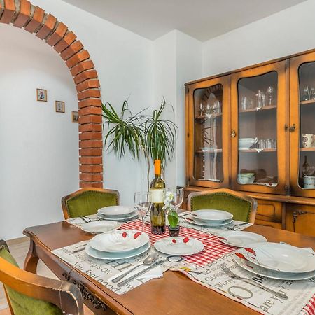 Lovely Apartment In Mali Losinj With Kitchen Exteriér fotografie