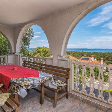 Lovely Apartment In Mali Losinj With Kitchen Exteriér fotografie