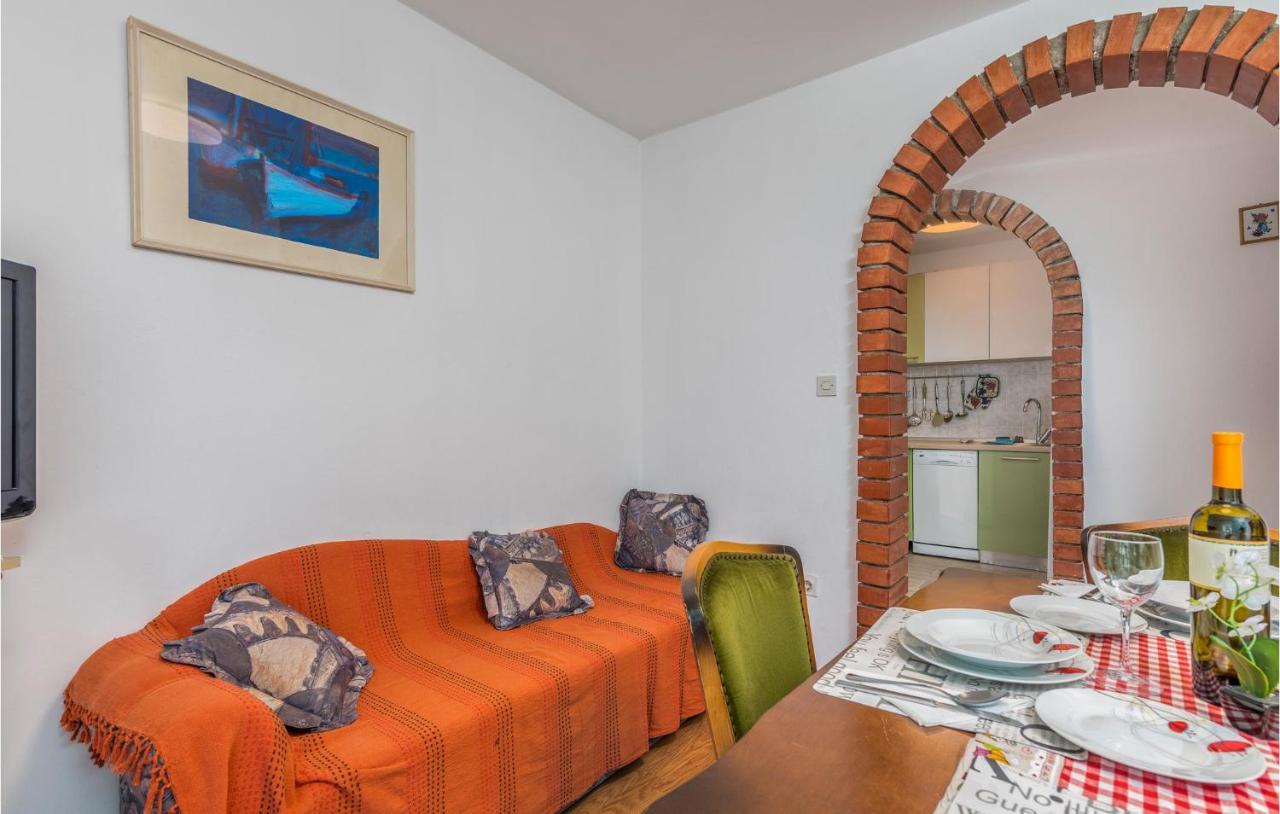 Lovely Apartment In Mali Losinj With Kitchen Exteriér fotografie