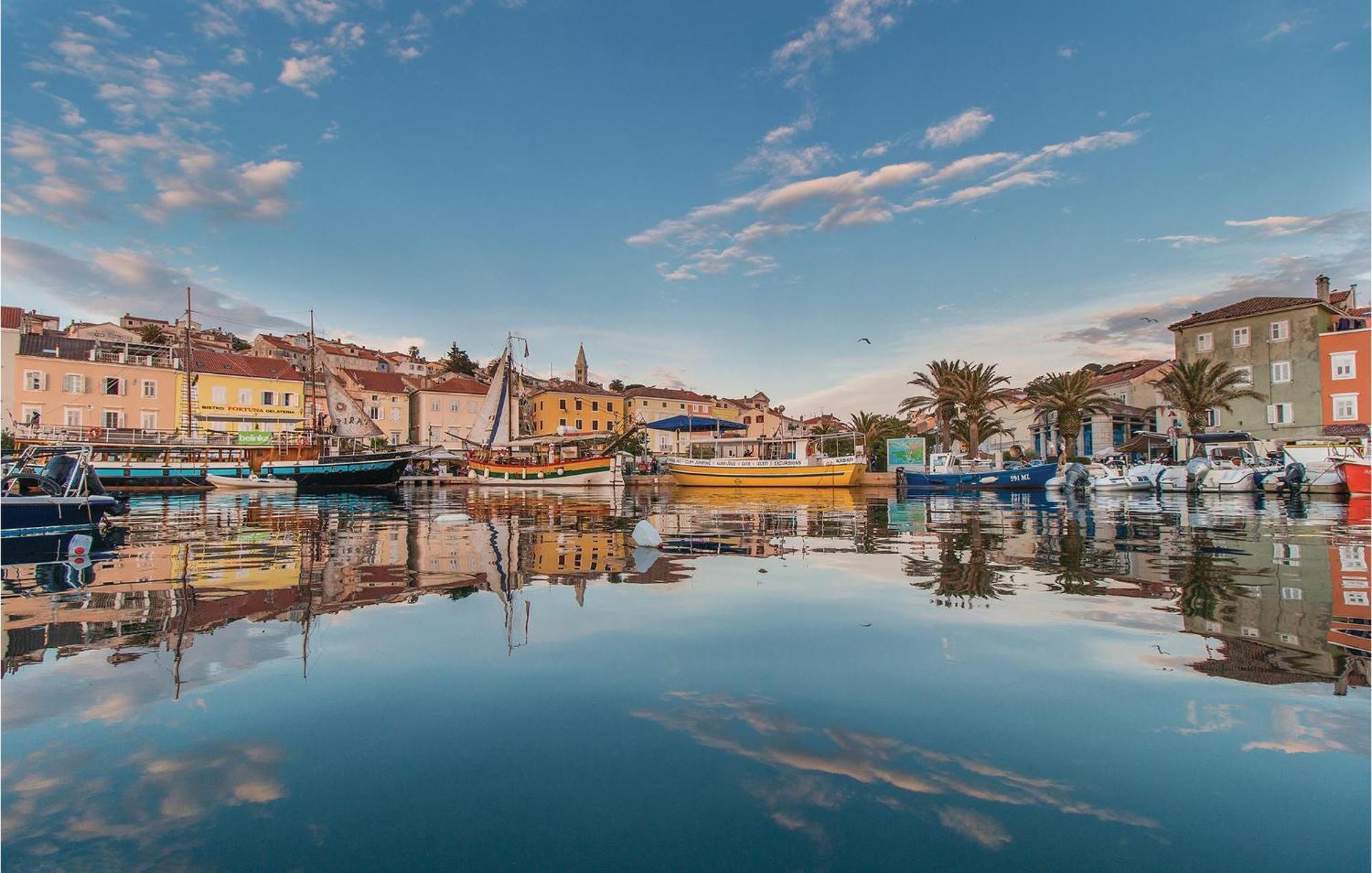 Lovely Apartment In Mali Losinj With Kitchen Exteriér fotografie