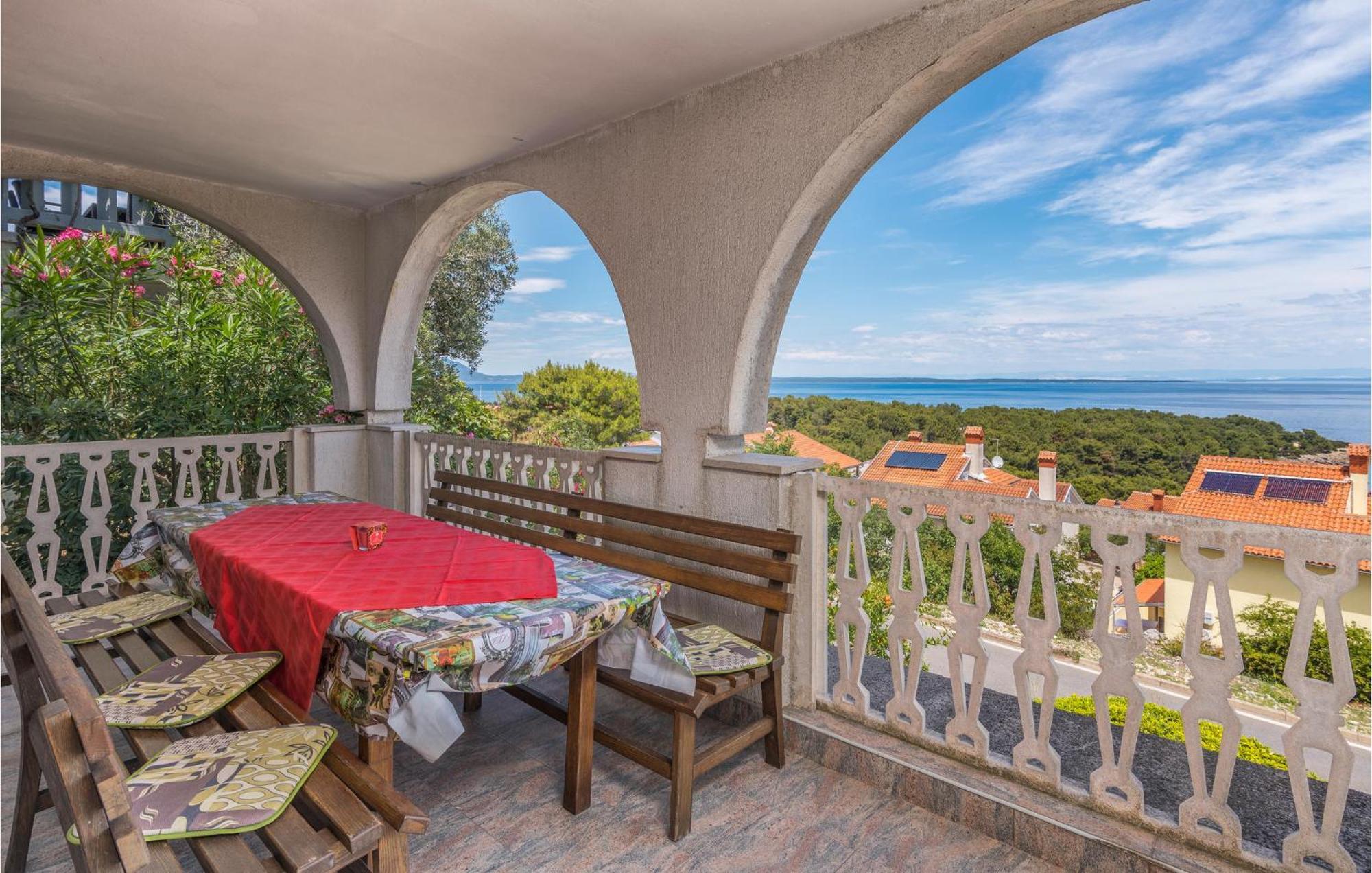 Lovely Apartment In Mali Losinj With Kitchen Exteriér fotografie